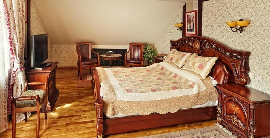 Merey Hotel Karagandy Quarto foto